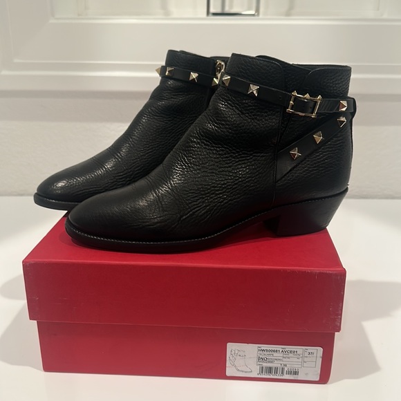 Authentic VALENTINO GARAVANI
Rockstud Leather Ankle Boots - Picture 6 of 15